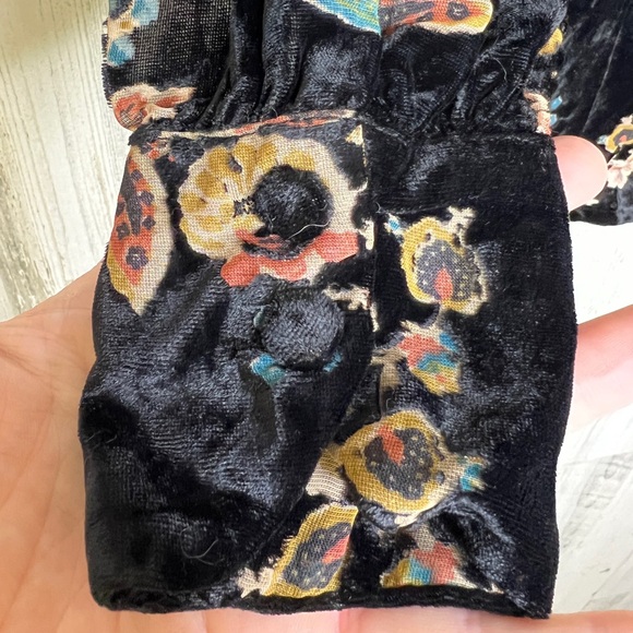 Another Love Women's Velvet Floral Button Front Top Black Yellow Size Small - Picture 3 of 11